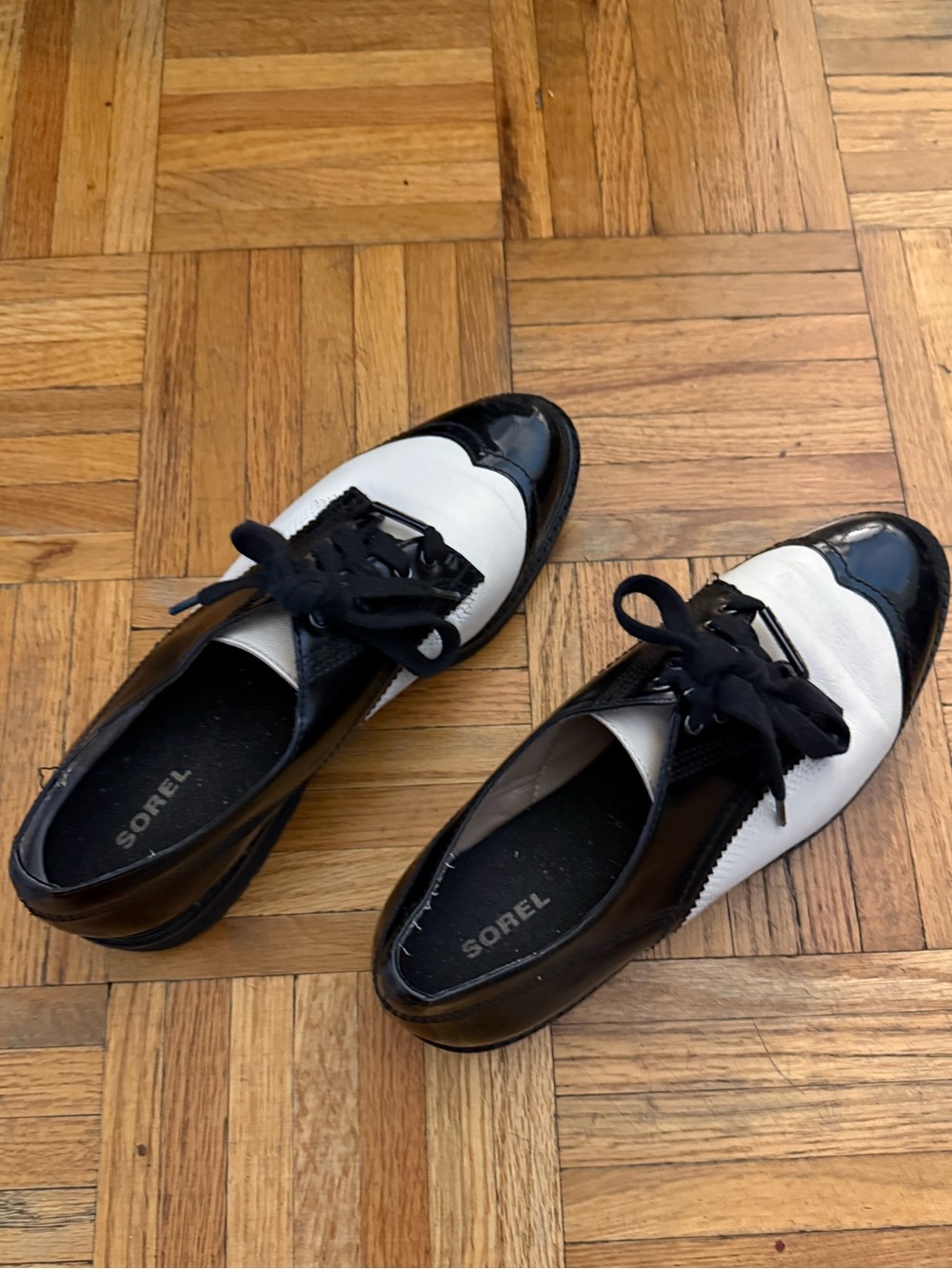 Sorel Black and White Two-Tone Leather Lace-Up Oxfords chunky rubber heal